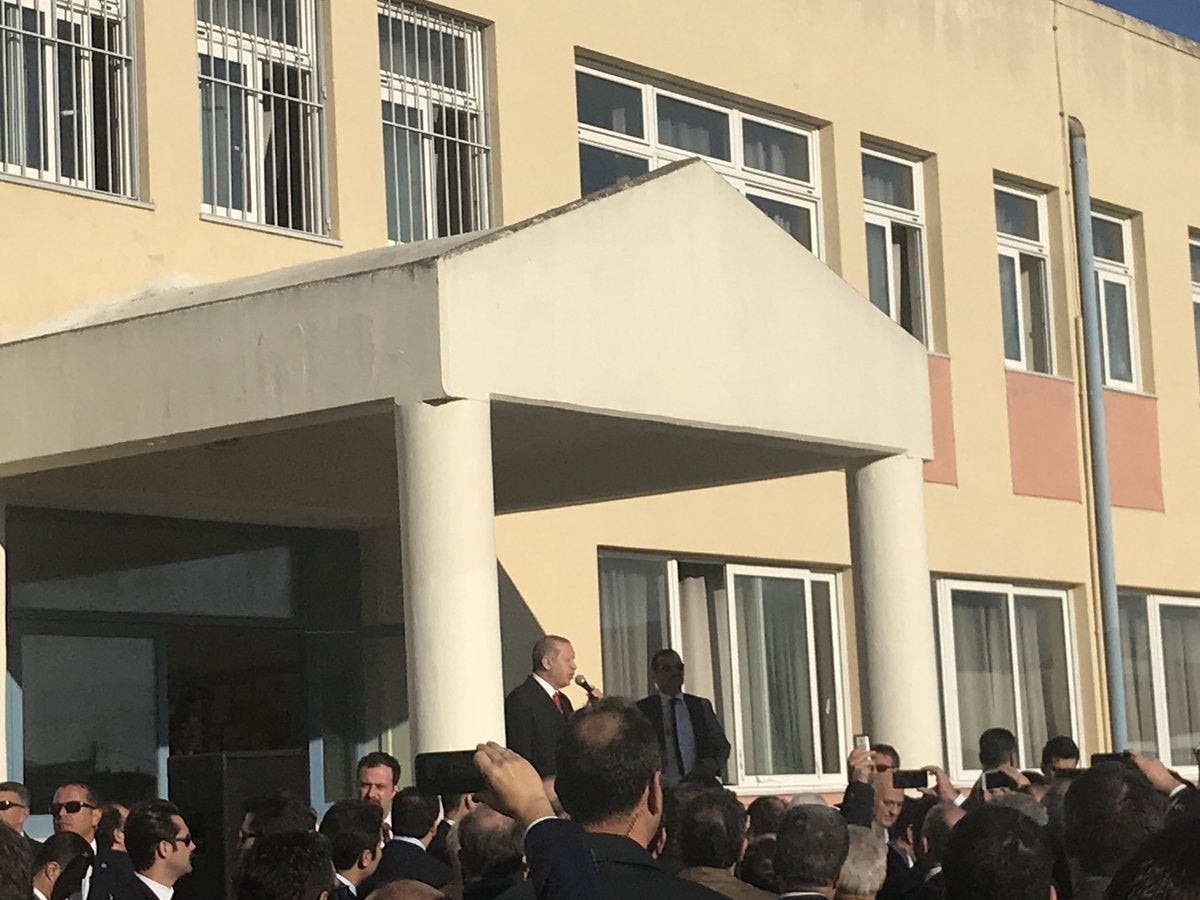 Πρόκληση Ερντογάν, μιλάει για ομοεθνείς – Στο μειονοτικό σχολείο βγάζει λόγο: «Ηγέτη μας, θα πεθαίναμε για σένα» -Δείτε τι λέει (εικόνες, Βίντεο)